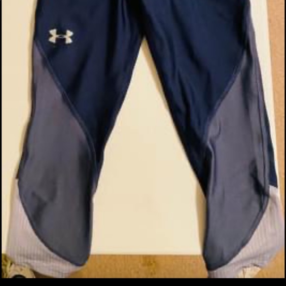 Under Armor Capri Heat Gear Leggings - Picture 3 of 3